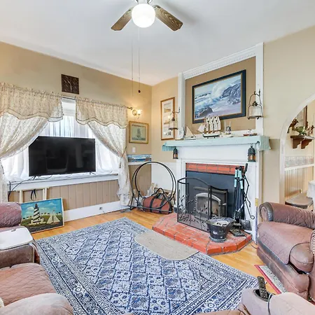Spacious Round Pond House With On-Site Trail Access!